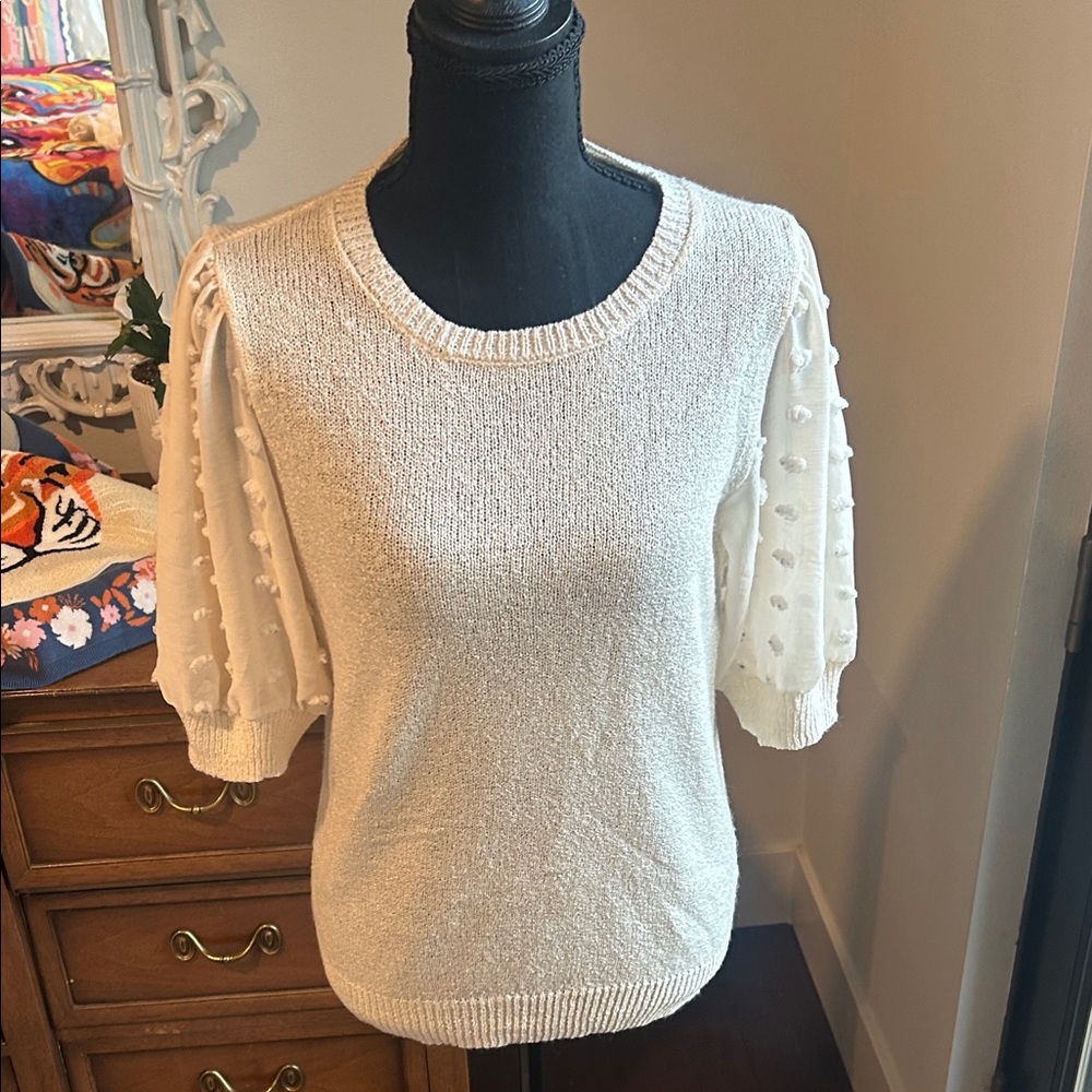 Elegant White Sweater with Textured Sleeves